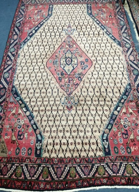 A Hamadan design carpet 250 x 148cm